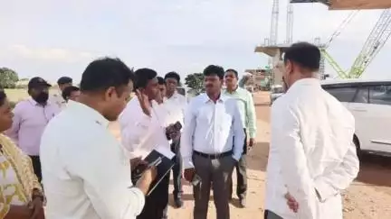 अथमलगोला: अथमलगोला पहुंचे जिलाधिकारी, बख्तियारपुर-ताजपुर फोरलेन सह महासेतु निर्माण में तेज़ी लाने का दिया निर्देश