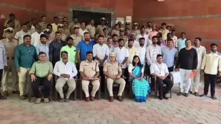 ಕೂಡ್ಲಿಗಿ: ಪಟ್ಟಣದಲ್ಲಿ ಹೆದ್ದಾರಿ ಸಹಾಯಕರು, ಆ್ಯಂಬುಲೆನ್ಸ್ ಚಾಲಕರಿಗೆ ಹೆದ್ದಾರಿ ಸುರಕ್ಷತಾ ಅರಿವು ಕಾರ್ಯಕ್ರಮ, ಎಸ್ಪಿ ಹರಿಬಾಬು ಭಾಗಿ