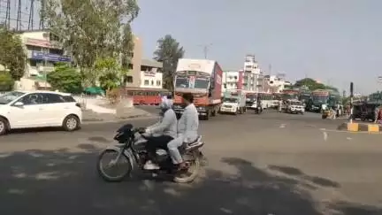 जळगाव: रॉयल फर्निचरसमोर भरधाव दुचाकीच्या धडकेत तरूण गंभीर जखमी; एमआयडीसी पोलीसात गुन्हा दाखल
