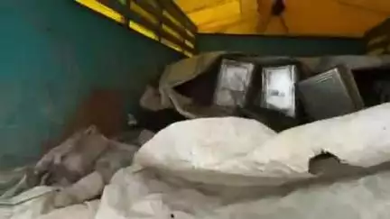 मुर्तीजापूर: कारंजा टी पॉइंट उड्डाणपुलावर गोवंशाचे कातडे व चरबी वाहतूक करणाऱ्या वाहनासह दोघा आरोपींना शहर पोलिसांनी केली अटक