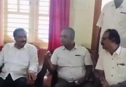 ಗೌರಿಬಿದನೂರು: ಖರಗ್‌ಪುರ ಐಐಟಿಗೆ ಪ್ರವೇಶ ಪಡೆದ ವಿದ್ಯಾರ್ಥಿ ಸಂಕೇತ್ ರಾಜ್‌ಗೆ ನಗರದಲ್ಲಿ ಶಾಸಕ ಪುಟ್ಟಸ್ವಾಮಿಗೌಡ ಅಭಿನಂದನೆ