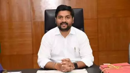 అసిఫాబాద్: రైతు భరోసా పథకం ద్వారా జిల్లాలోని 95,975 మంది రైతుల ఖాతాల్లో రూ.109 కోట్లు జమ: జిల్లా కలెక్టర్ వెంకటేష్ దోత్రే