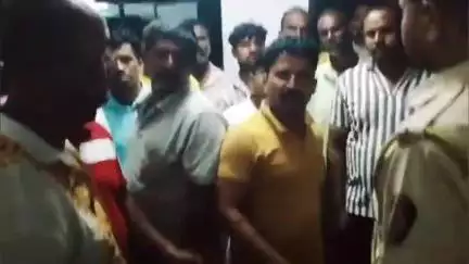बाळापूर: वाडेगाव येथे शुल्लक कारणावरून दोन युवकात वाद ; चाकू हल्लात एक गंभीर जखमी, एकावर गुन्हा दाखल