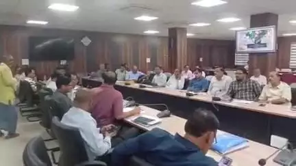 दतिया नगर: दुकान आवंटन में गड़बड़ी, अनुसूचित जाति के हितग्राही ने प्रशासन पर गंभीर आरोप लगाकर प्रभारी कलेक्टर को दिया आवेदन