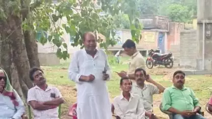 সাঁইথিয়া: জেলা সভাপতির নির্দেশে বামনীগ্রামে তৃণমূলের বুথ ভিত্তিক কর্মী বৈঠক