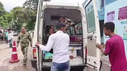 ইসলামপুর: ইসলামপুর ব্লকের অমলঝাড়ি এলাকায় গাছের ডাল ভেঙে মৃত এক, আহত দুই