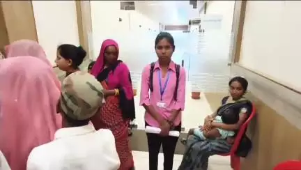 सिंगरौली: देवगांव की छात्रा को 'गांव की बेटी' योजना का नहीं मिला लाभ, 12वीं में 73% अंक के बाद भी नहीं मिले ₹5000 सालाना