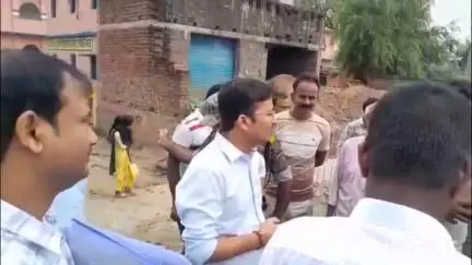 आमस: शेरघाटी के अनुमंडल पदाधिकारी ने आमस प्रखंड के दर्जनों बूथों का किया निरीक्षण