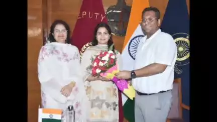 झज्जर: ओलंपियन मनु भाकर ने डीसी से की शिष्टाचार भेंट, डीसी ने कहा- मनु भाकर युवाओं के लिए प्रेरणा हैं