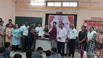 वेंगुर्ला: सिंधु रक्तमित्र प्रतिष्ठान सिंधुदुर्ग तर्फे वेंगुर्ला आय.टी.आय. येथे रक्तदात्यांचा सत्कार