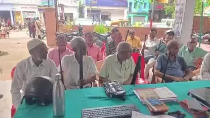 बिहार: आगामी विधानसभा चुनाव को लेकर सोह सराय थाना में लाइसेंस धारकों के शस्त्र का किया गया सत्यापन