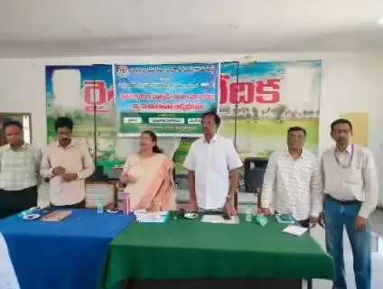 కామారెడ్డి: రైతులను అధిక వడ్డీ రుణాల బారి నుండి తప్పించాలి: చిన్నమాలరెడ్డిలో జిల్లా న్యాయ సేవాధికార సంస్థ కార్యదర్శి నాగరాణి