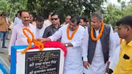 अरेराज: भादा पंचायत में छठ घाट के निर्माण कार्य का गन्ना एवं उद्योग मंत्री ने किया उद्घाटन