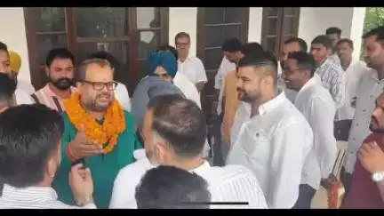अम्बाला: युवा कांग्रेस के नवनिर्वाचित पदाधिकारियों ने अंबाला सांसद वरुण चौधरी से की भेंट