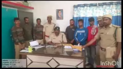 అశ్వారావుపేట: కమ్మరిపాడు అడవి ప్రాంతంలో వన్యప్రాణులను వేటాడేందుకు యత్నించిన ముగ్గురిని అరెస్ట్‌ చేసిన ములకలపల్లి ఫారెస్ట్ అధికారులు