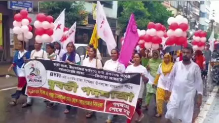 বহরমপুর: রাজ্য সম্মেলন সফল করার লক্ষ্যে বৃষ্টিকে উপেক্ষা করে বহরমপুর ভৈরব তলা থেকে 
গোরাবাজার নিমতলা  পদযাত্রা ও সমাবেশ 
DYFI এর
