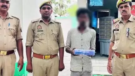 मुहम्मदाबाद: दहेंदू स्थित पूर्वांचल एक्सप्रेसवे अंडरपास से पुलिस ने एक अभियुक्त को अवैध हथियार के साथ गिरफ्तार किया