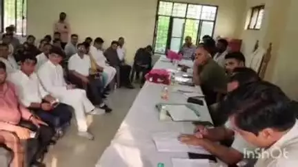 धौलाना: जिलाधिकारी अभिषेक पांडे ने नगर पालिका परिषद पिलखवा में सभासदों के साथ की बैठक