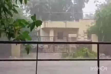 देसूरी: सादड़ी में 1 घंटे की मूसलाधार बारिश, पुलिस थाना और हाईस्कूल के बाहर भरा पानी, लोगों को गर्मी से मिली राहत