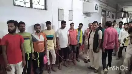 मुशहरी: उत्पाद विभाग ने छापेमारी कर शराब पीने और बेचने वाले 12 लोगों को गिरफ्तार कर कोर्ट में पेश किया