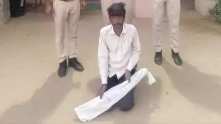 नोखा: जसरासर पुलिस ने तलवार सहित युवक को किया गिरफ्तार, पूछताछ जारी है