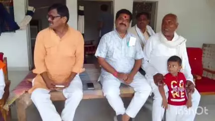 गुनौर: गुनौर विधायक डॉ. राजेश वर्मा ने विधानसभा क्षेत्र के ग्रामों का भ्रमण किया, जनसंपर्क कर लोगों की समस्याएं सुनीं