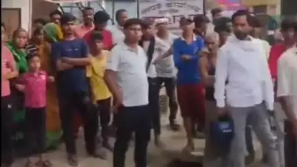 बिसवां: बिसवां में ग्राम मिर्जापुर मोड़ पर साइकिल सवार चौकीदार की तेज रफ्तार मैजिक गाड़ी की टक्कर से हुई मौत