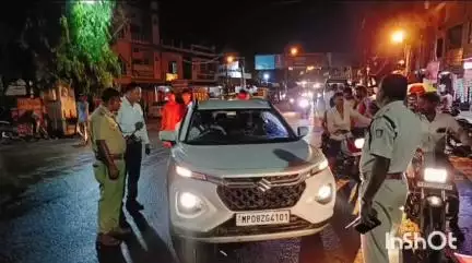 चाचौड़ा: जिले के सभी थाना क्षेत्रों में सघन वाहन चेकिंग, नियमों का उल्लंघन करने पर 48 वाहनों पर हुई कार्रवाई