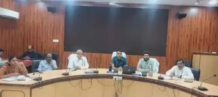 घुघरी: मंडला: कलेक्टर ने कहा: दो दिन में ज़्यादा से ज़्यादा मामलों का निपटारा करें, ज़िला योजना भवन में बैठक आयोजित