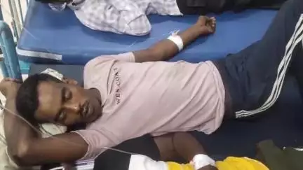 দিনহাটা ১: ১৩ নং ওয়ার্ডের এক ব্যক্তি মারুতির ধাক্কায় গুরুতর আহত অবস্থায় হসপিটালে চিকিৎসাধীন