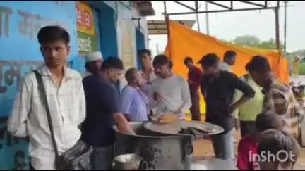 कोल: अलीगढ़ में बिरयानी में कॉकरोच निकलने का मामला, दुकानदार ने कहा- साजिश के तहत बदनाम करने का प्रयास किया गया