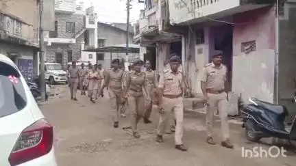 મોડાસા: શહેરના અલગ-અલગ વિસ્તારમાં ફૂટ પેટ્રોલિંગ યોજાઈ