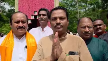 मेहकर: पाचाड येथे आ.सिद्धार्थ खरात राष्ट्रमाता जिजाऊ यांच्या चरणी लीन