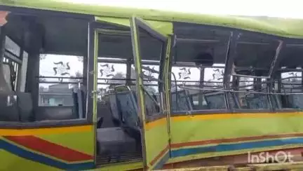 বাগনান ১: বাগনানে ১৬ নম্বর জাতীয় সড়কে বাসের সঙ্গে ট্রাকের সংঘর্ষ