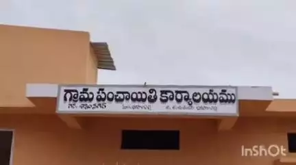 భూపాలపల్లి: తెగిపడిన విద్యుత్ తీగలు తాకి నాలుగు దుక్కి టేద్దులు మృతి, ఆదుకోవాలంటున్న బాధిత రైతు కోటి