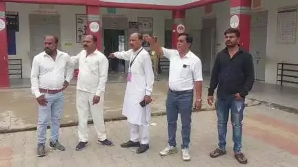 કડી: કડી પેટા ચૂંટણીનું મતદાન શરૂ,કોંગ્રેસ ઉમેદવારએ કુંડાળ ગામે પ્રિસાયડીંગ ઓફિસરે બોગસ એજન્ટ ઘુસાડ્યો હોવાનો આક્ષેપ