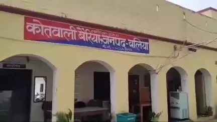 बैरिया: बैरिया थाना क्षेत्र के एक मोहल्ले की चार बच्चों की मां जेठ के बेटे के साथ फरार
