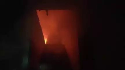 टिकुरिया टोला बांस नाका में रुई के गोदाम में आग, फायर ब्रिगेड ने पाया काबू, लाखों का नुकसान