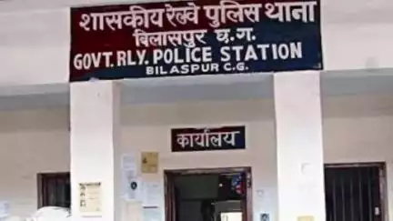 बिलासपुर: बिलासपुर रेलवे स्टेशन से चोरों ने भीड़ का फायदा उठाकर 4 लाख 50 हजार के गहने चुराए