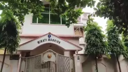 ଭୁବନେଶ୍ବର ମ୍ୟୁନିସିପାଲଟି କର୍ପୋରେସନ: ପୂର୍ବତନ ମନ୍ତ୍ରୀ ନବ ଦାସଙ୍କ ଝାରପଡା ଘର ସମେତ 20ରୁ ଅଧିକ ସ୍ଥାନରେ ରେଡ କରୁଛି ଆୟକର ବିଭାଗ