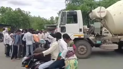 मोर्शी: विश्रामगृहासमोर रस्ता ओलांडताना ट्रकची धडक लागून गंभीर जखमी, उपचारादरम्यान रुग्णालयात मृत्यू