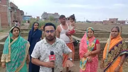 कोचस: कोचस नगर पंचायत के वार्ड नंबर 7 के लोग नाली और गली के निर्माण न होने से परेशान, वार्ड पार्षद मुद्रिका सिंह का भारी विरोध