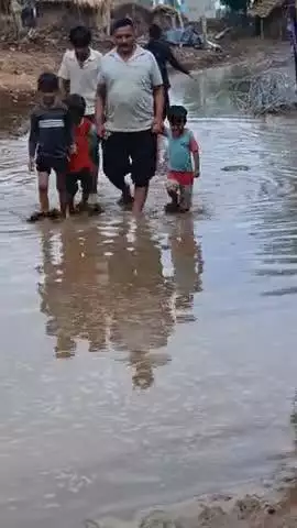 gaun hasangarh main jal bhara hua hai pani nikash nahi hai sarkar se request hai ki jald se jald is samsya ka samadhan