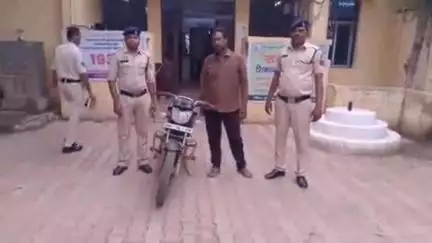 बलौदाबाजार नगर में अपने पिता पर प्राणघातक हमला करने वाले आरोपी पुत्र को किया गया गिरफ्तार*
● *आरोपी द्वारा गाली