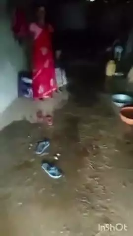 लातेहार: बक्सा ढोंढाटोला में मूसलाधार बारिश से गिरे खपरैल घर, घरों में घुसा पानी