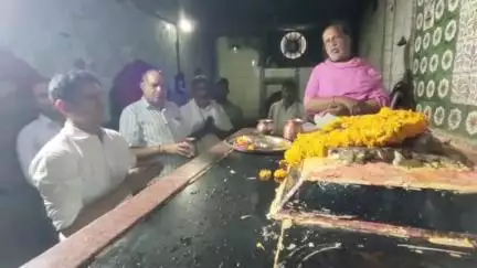 दतिया: उनाव के बालाजी मंदिर में नवांगत कलेक्टर ने की पूजा-अर्चना, सफाई व्यवस्था पर ध्यान देने के निर्देश दिए