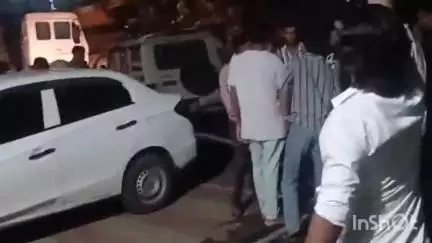 मंदसौर: अवैध गौवंश की आशंका में हिंदू संगठनों ने रोका ट्रक, पशुओं की खालें बरामद