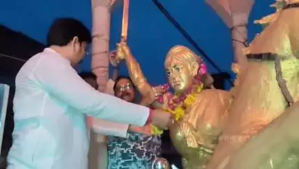 कौंच: चंदकुआँ चौराहे पर भारत विकास परिषद ने मनाया रानी लक्ष्मीबाई का बलिदान दिवस, रानी लक्ष्मीबाई के बलिदान को किया गया याद