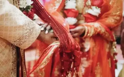 पूर्व बीजेपी विधायक सुरेश राठौर ने अभिनेत्री उर्मिला सनावर को माना अपनी दूसरी पत्नी; मीडिया के सामने दिया कबूलनामा