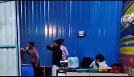 मोहखेड़: मोहखेड़: शराब दुकान में चल रहे अवैध अहाते, आबकारी विभाग की अनदेखी, वीडियो वायरल